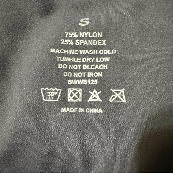 Women's wide black yoga pants size small with pockets - Picture 3 of 3